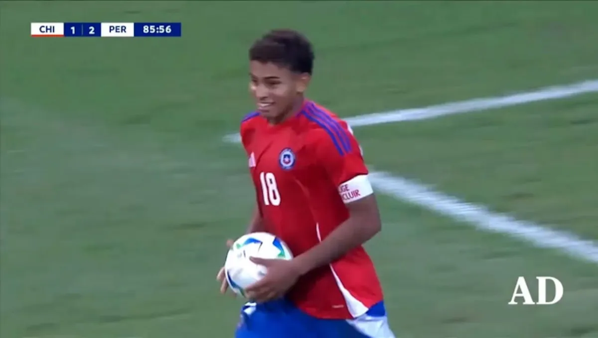 ¡Siempre es lo mismo! Dos goles de Rossel pusieron el 2-3 de Perú vs Chile