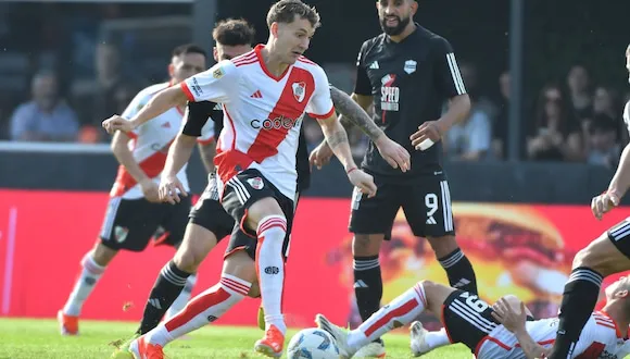 ¡Pierden la opción de ser punteros! River fue derrotado 0-2 por Riestra en la Liga Profesional