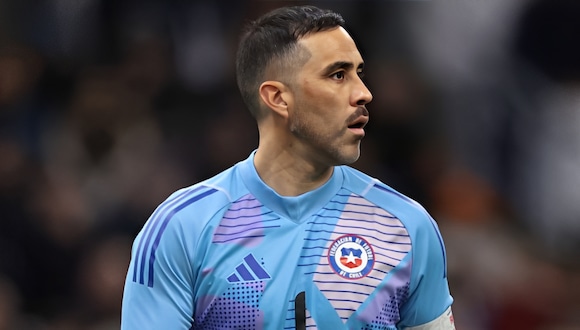 Claudio Bravo: el partido ante Perú, los objetivos de Chile y el cambio de la mano de Gareca