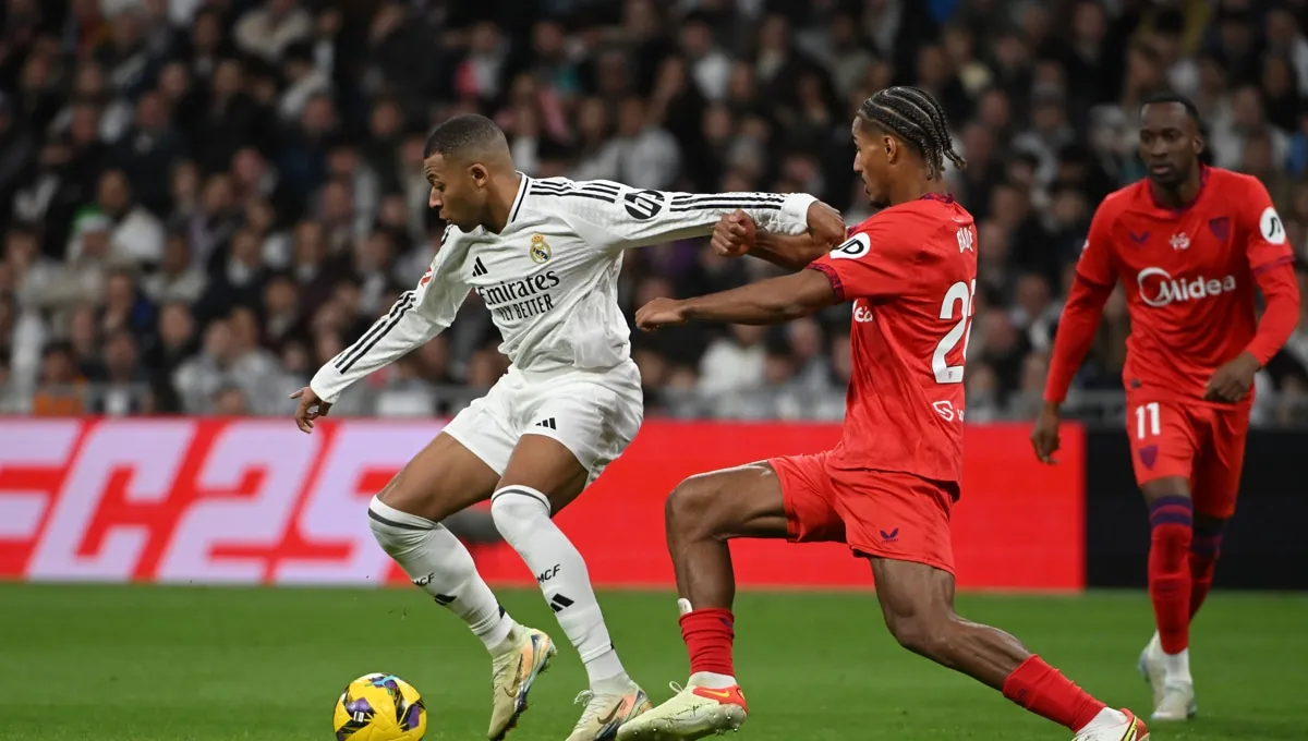 Real Madrid venció 4-2 a Sevilla y despide el año a un punto del líder Atlético